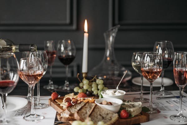 Équipez-vous d'accessoires vin indispensables pour gourmets